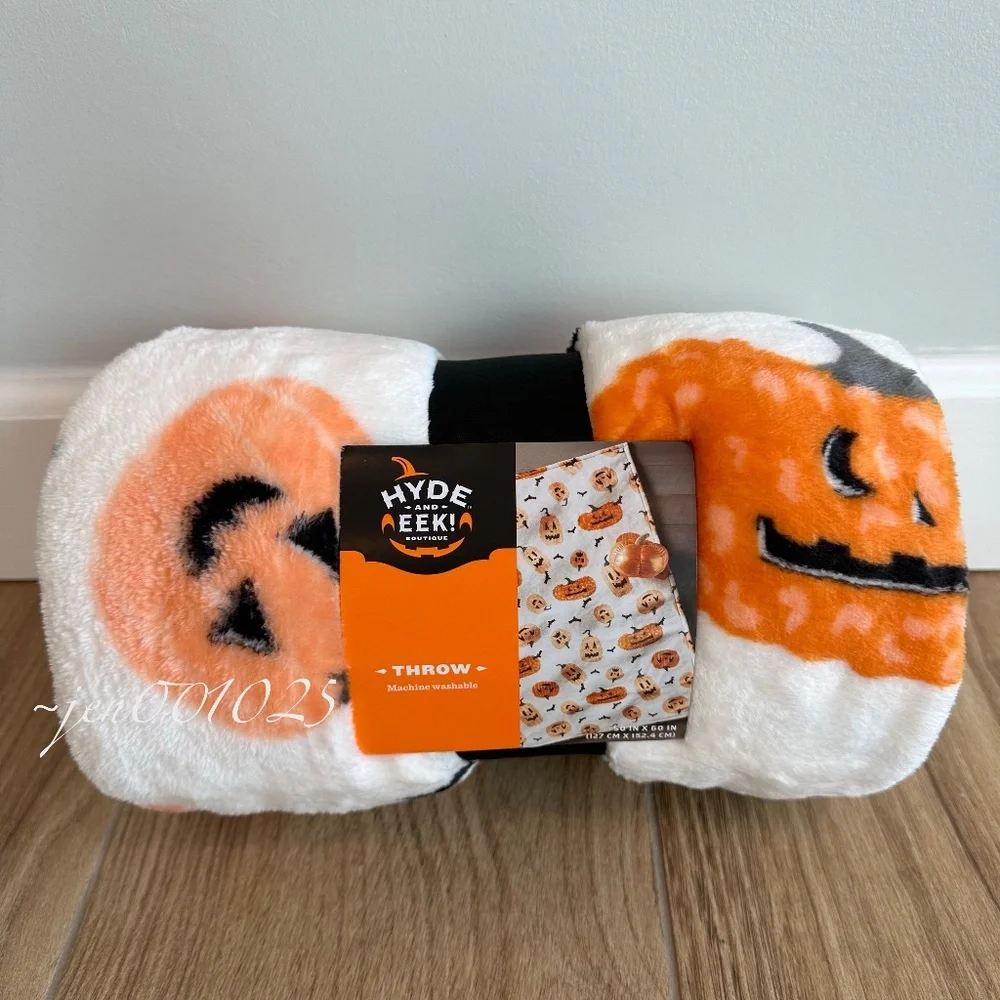 Halloween Pumpkin Plush Throw Blanket - Hyde & EEK!